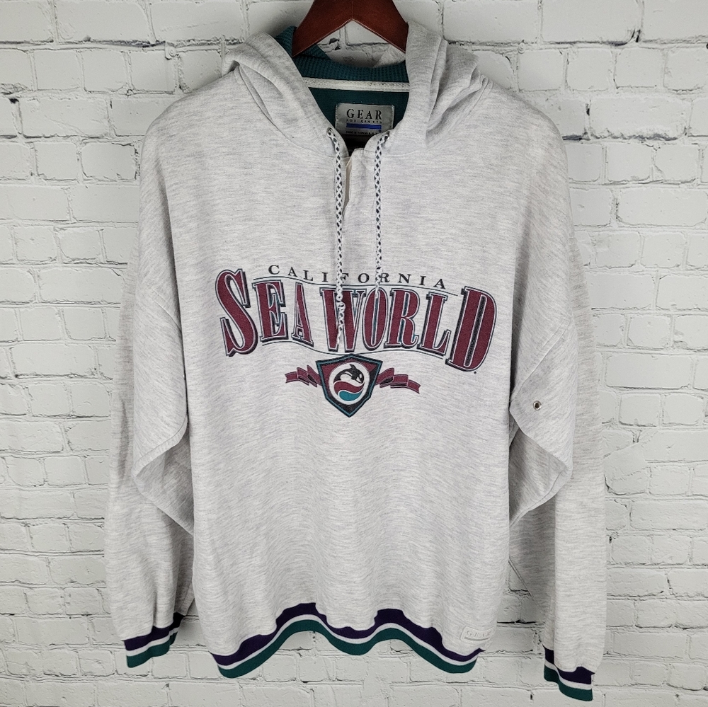 VINTAGE | Sea World California hooded sweatshirt with pockets